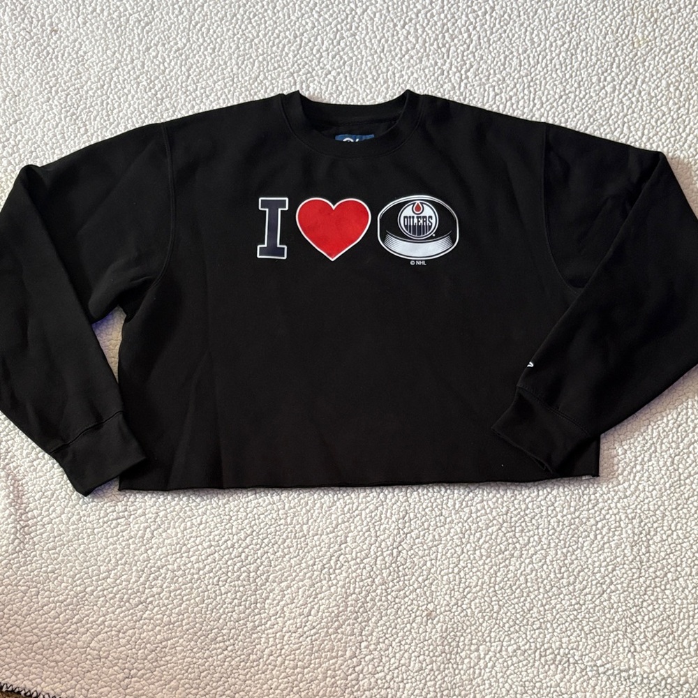 Blue 84  'I Love Edmonton Oilers licensed NHL women’s crop sweatshirt size large